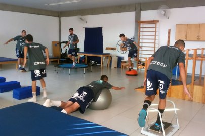 Jogadores da A.A. FIB fazem treino de propriocep��o e equil�brio