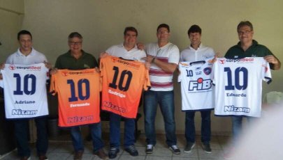 Apoiadores recebem camisa personalizada da A.A. FIB