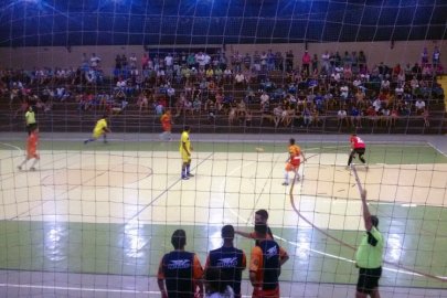 A.A. FIB avan�a�na�Copa TV Tem com 100% de aproveitamento