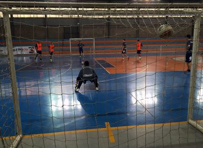 Em quadra reduzida, elenco da A.A. FIB aprimora finaliza��es