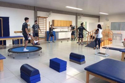 Jogadores da�A.A. FIB participam de treino de propriocep��o�