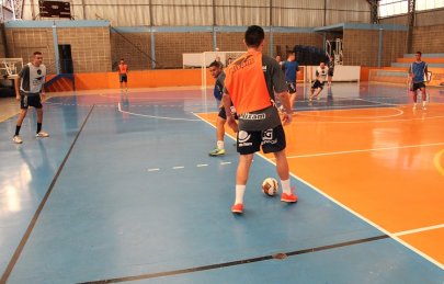 L�der isolada, A.A. FIB encara Piraju� pela Copa TV Tem de Futsal�