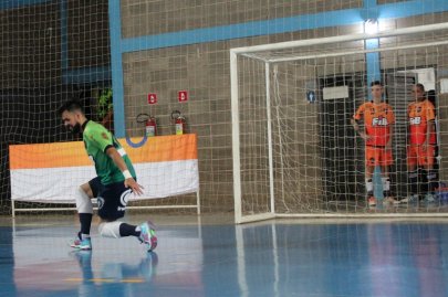 Atua��es pela A.A. FIB levam goleiro ao futsal espanhol�