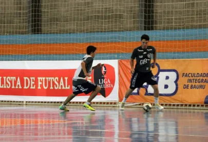Elenco da A.A. FIB treina para corrigir erros do 1 jogo do mata-mata