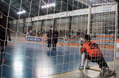 Na semifinal, A.A. FIB trope�a pela primeira vez na Copa TV Tem