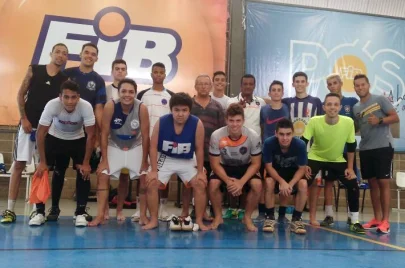 Tcnicos da A.A. FIB retomam as avaliaes de jogadores no ginsio Duduzo