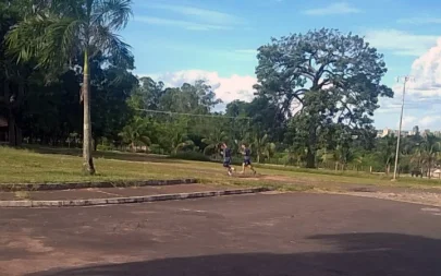 Com foco no condicionamento fsico,elenco da A.A. FIBsegue treinando