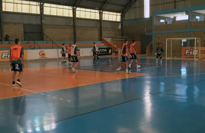 Para avanar na Copa Paulista, elenco da A.A. FIB treina em dois perodos