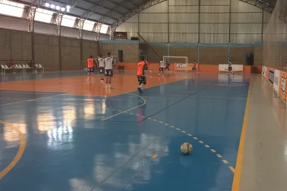 Com foco na defesa, A.A. FIB segue treinando em Bauru