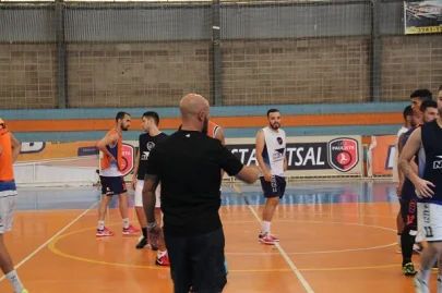 Em Bauru, AA FIB/Total Mveis encara Iacanga na semifinal da Copa TV Tem
