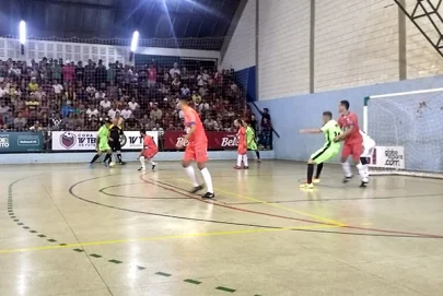 Com vitria fora de casa, AA FIB/Total Mveis abre vantagem na final da Copa TV Tem