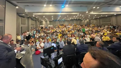 Mais de 2 mil produtores rurais lotam a Assembleia Legislativa da Bahia em a��o contra as invas�es de terras