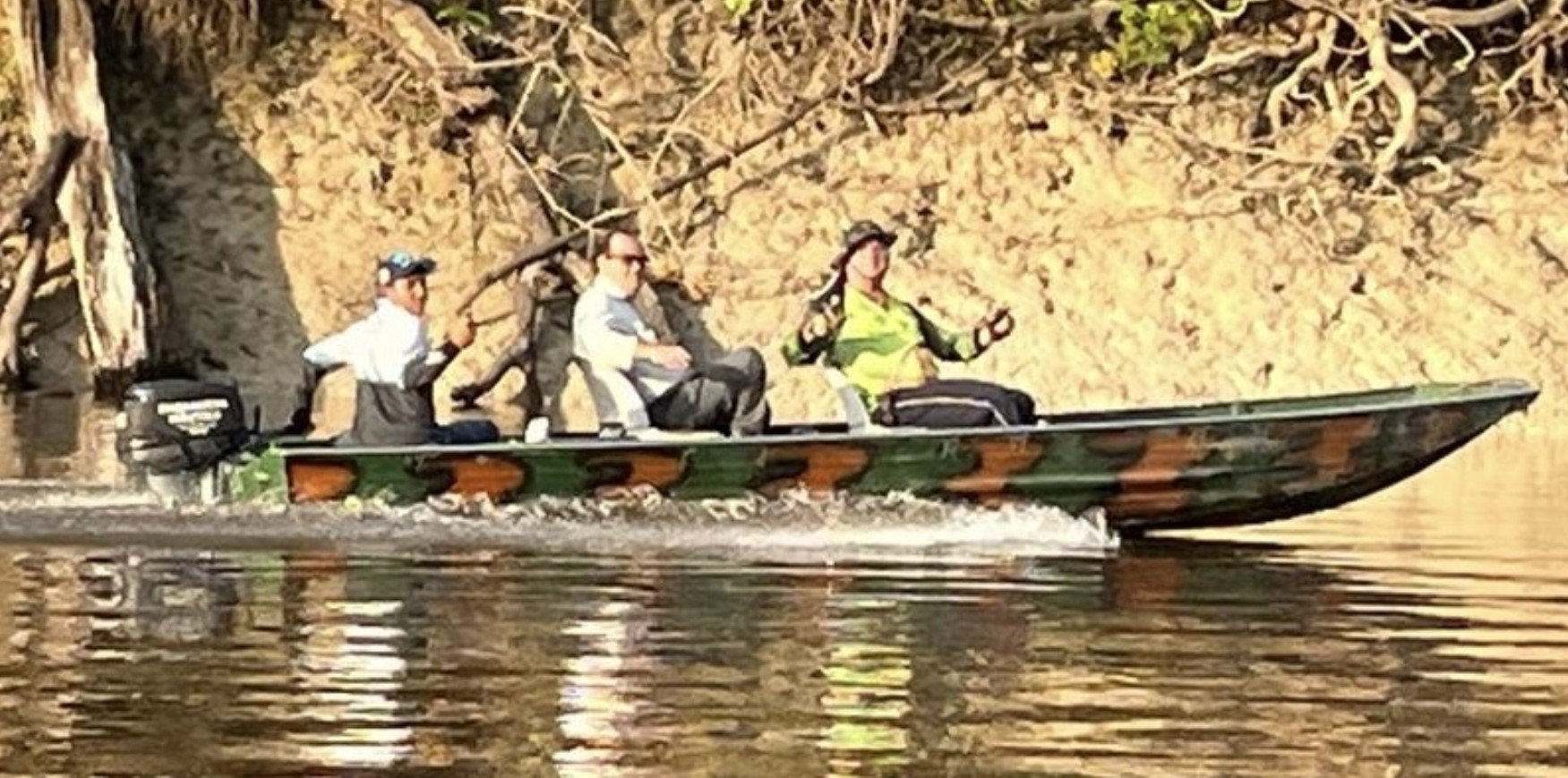 IATE AMAZONIA canoa de pesca IATE AMAZONIA canoa de pesca