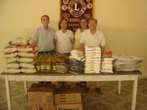 lions-doacao-alimentos-hospital-felicio-luchini