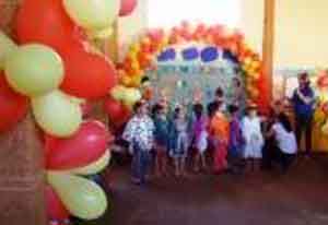 1-As crianças fazem apresentação