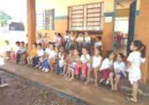 8-pose de algumas crianças para foto