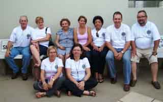 S3-AO FINAL, TAREFA CUMPRIDA, CHEGOU A HORA DA POSE PARA A FOTO, CCLL, PRESIDENTE DO LAR SÃO VICENTE DE PAULA E A FABRICANTE DO SORVETE. PARABÉNS A TODA EQUIPE.