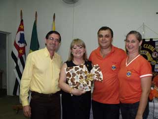 LEÃO LUIZ CONESSA, PDG JANETE CONESSA COM O CASAL PRESIDENTE DO LIONS DE PACAEMBU, LEÃO CLAUDINEI E DM ANA PAULA