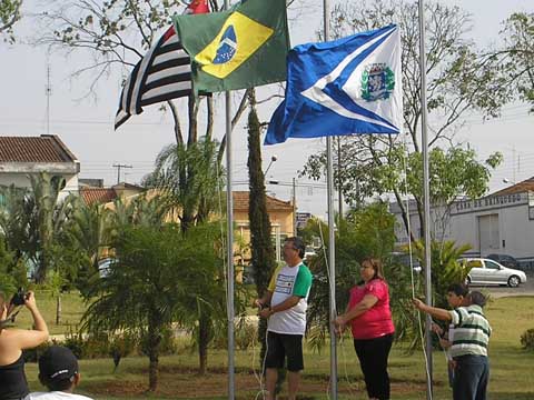 CL Beto participa do hasteamento das Bandeiras