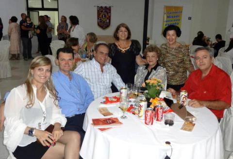 2 Dr. Raul e esposa, Luiz Mendes,Carmen(Lions Falcão), Celia Mendes, Aiko(Lions Norte) e Valdir(Lions Norte)_480x328