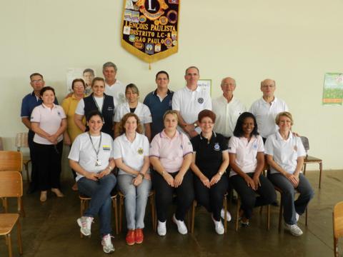 2 equipe voluntários mutirão saude mes Outubro 2012_480x360