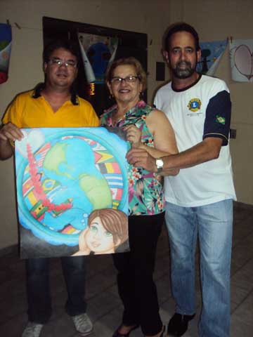 GOVERNADOR, ASSESSORA DO CARTAZ DA PAZ E O PRESIDENTE DO LC DE MIRANDÓPOLIS