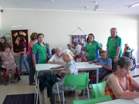 leõs e leos na distribuição do lanche aos idosos_480x360