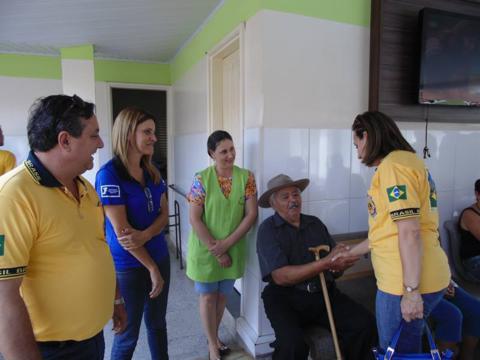 Visita ao Asilo são Vicente de Paula (1)_480x360