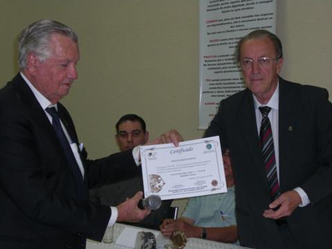 presidente CL Osmar recebendo certificado de participação no 39º CNPL_480x360