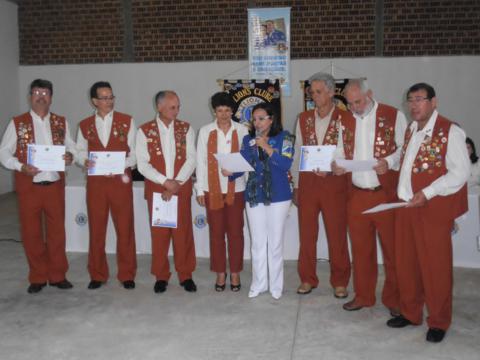 Governadora homenageando os sócios fundadores ativos _480x360