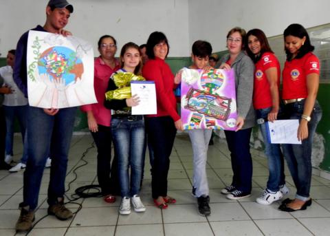 Cartaz sobre a paz - premiação - Escola Vicente Barbosa (1)_480x343