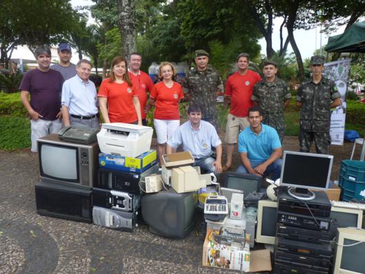 Coleta de Lixo Eletrônico - Lions Clube de Adamantina recolheu grande quantidade de lixo eletrônico - Foto: Ass. Imprensa/Lions Clube de Adamantina Coleta de Lixo Eletrônico - Lions Clube de Adamantina recolheu grande quantidade de lixo eletrônico - Foto: Ass. Imprensa/Lions Clube de Adamantina