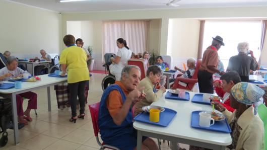 7 - servindo o almoço_530x298