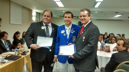 ENTREGA DOS CERTIFICADOS AOS LEÕES ORIENTADORES ENTREGA DOS CERTIFICADOS AOS LEÕES ORIENTADORES