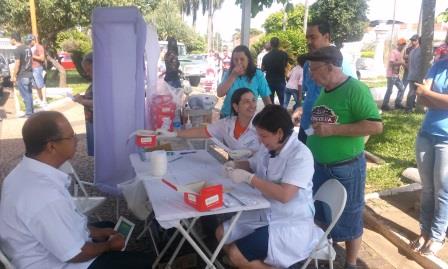 Feira da Saúde - 7-15 - 148 teste hepatite - 200 de biabetes e 250 pressão arterial (8)