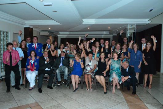 Foto Oficial com governador (mãos p cima)_530x354
