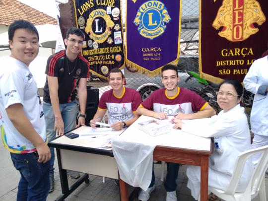 Jovens do Lions Universitário e Leo Club trabalharam firme no cadastro.