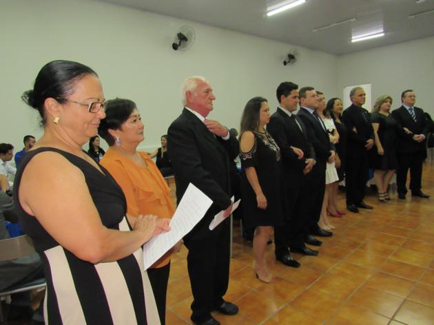 7 posse de 6 novos associados_630x472