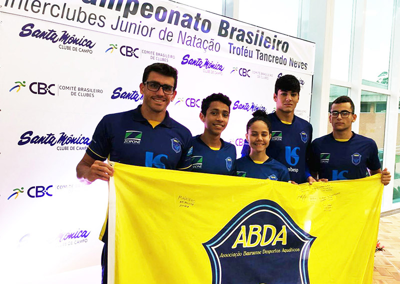 Tcnico Cadu Lanas com os atletas Vitor Gimenes Magalhes, Bianca Martins Oliveira, Marlon Menezes Ribeiro e Joo Nunes Neto