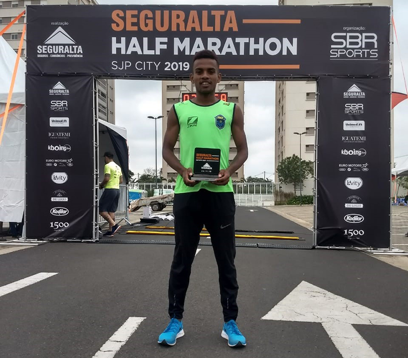Na cidade de So Jos do Rio Preto, o atleta Daniel Nascimento foi vice-campeo da Half Marathon SJP