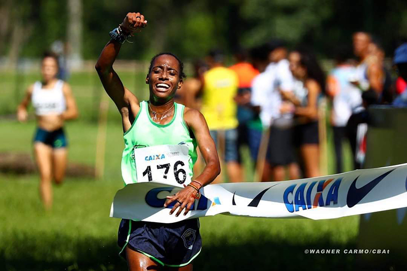 Atleta Jeovana Fernanda no Campeonato Sul-Americano de Cross Country