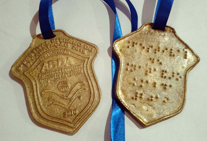 Festival de natao paralmpica deste ano trouxe a medalha em braile como novidade