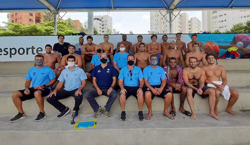 Seleo brasileira masculina de polo aqutico; Duzinho  primeiro  direita da segunda fileira | Crdito Instagram CBDA
