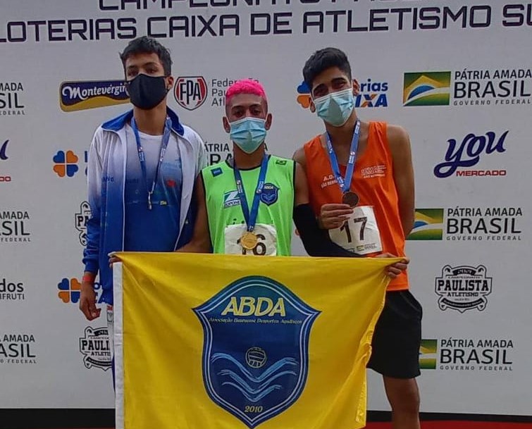 Vincius Moraes Costa, campeo nos 100 metros com barreiras e nos 300 metros com barreiras 
