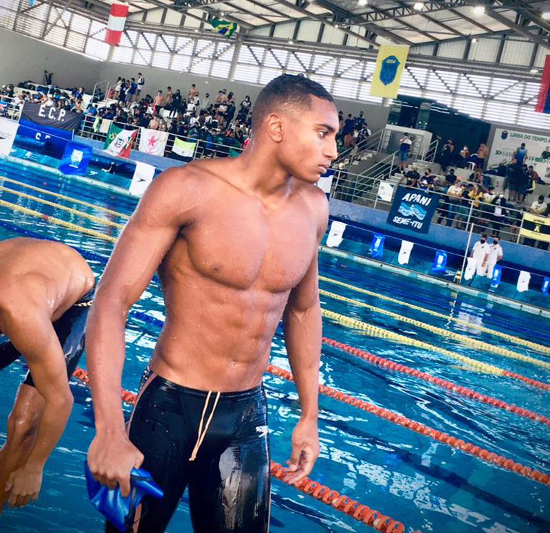 Yuri Cabral durante competio na Arena ABDA - crdito: Rainier Queiroz @pais_de_nadadores
